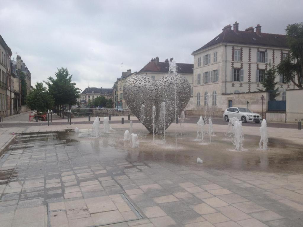 Le St Frobert Au Coeur De Troyes Apartment ภายนอก รูปภาพ
